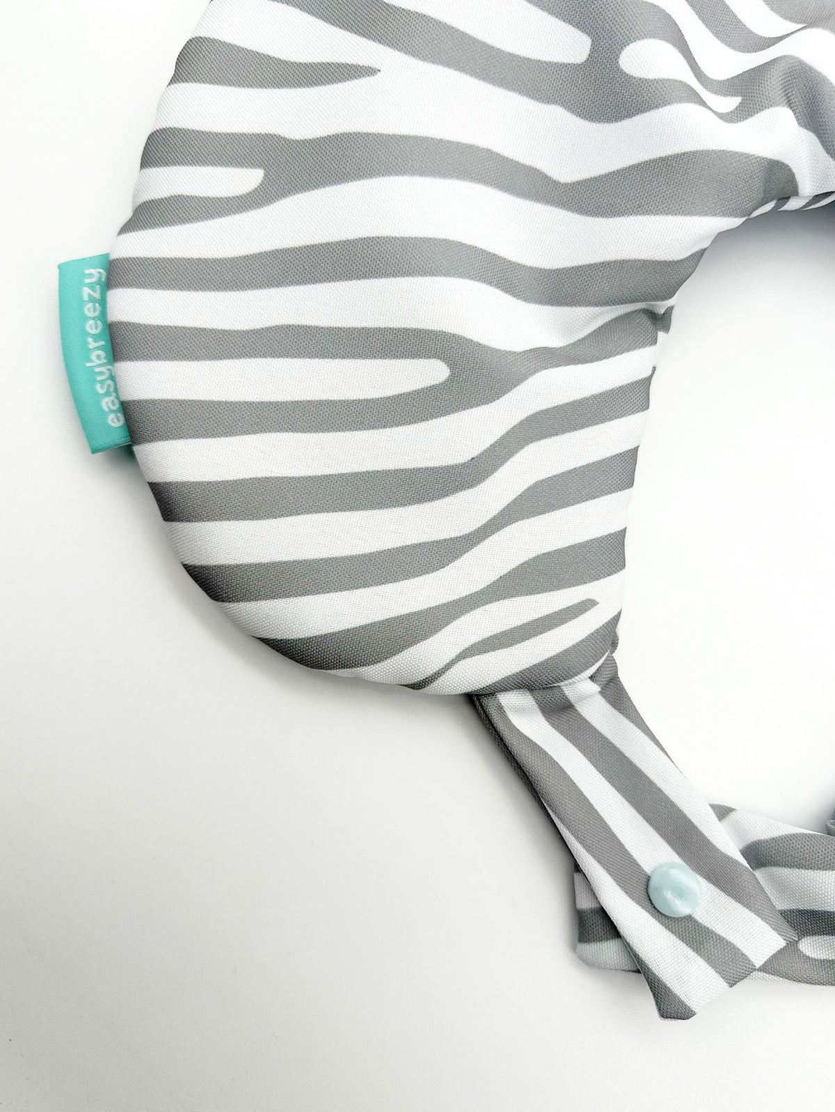 almofada de viagem, onde podes colocar a roupa e com tecido impermeável