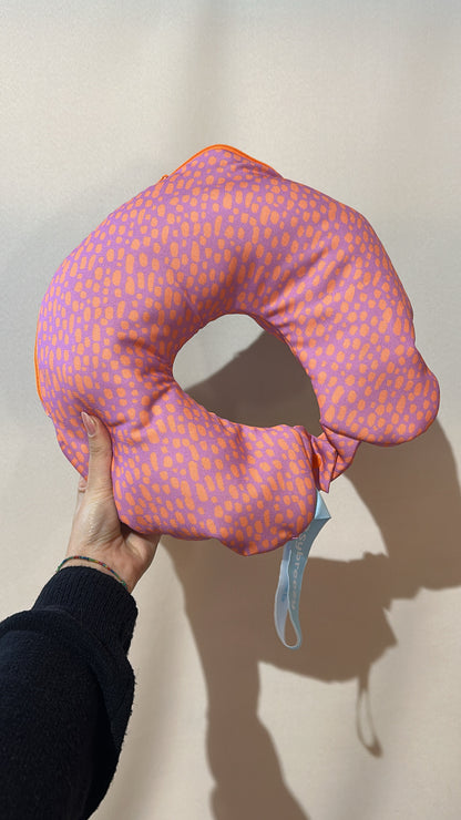 Almofada de viagem para colocar roupa em voos de companhias lowcost