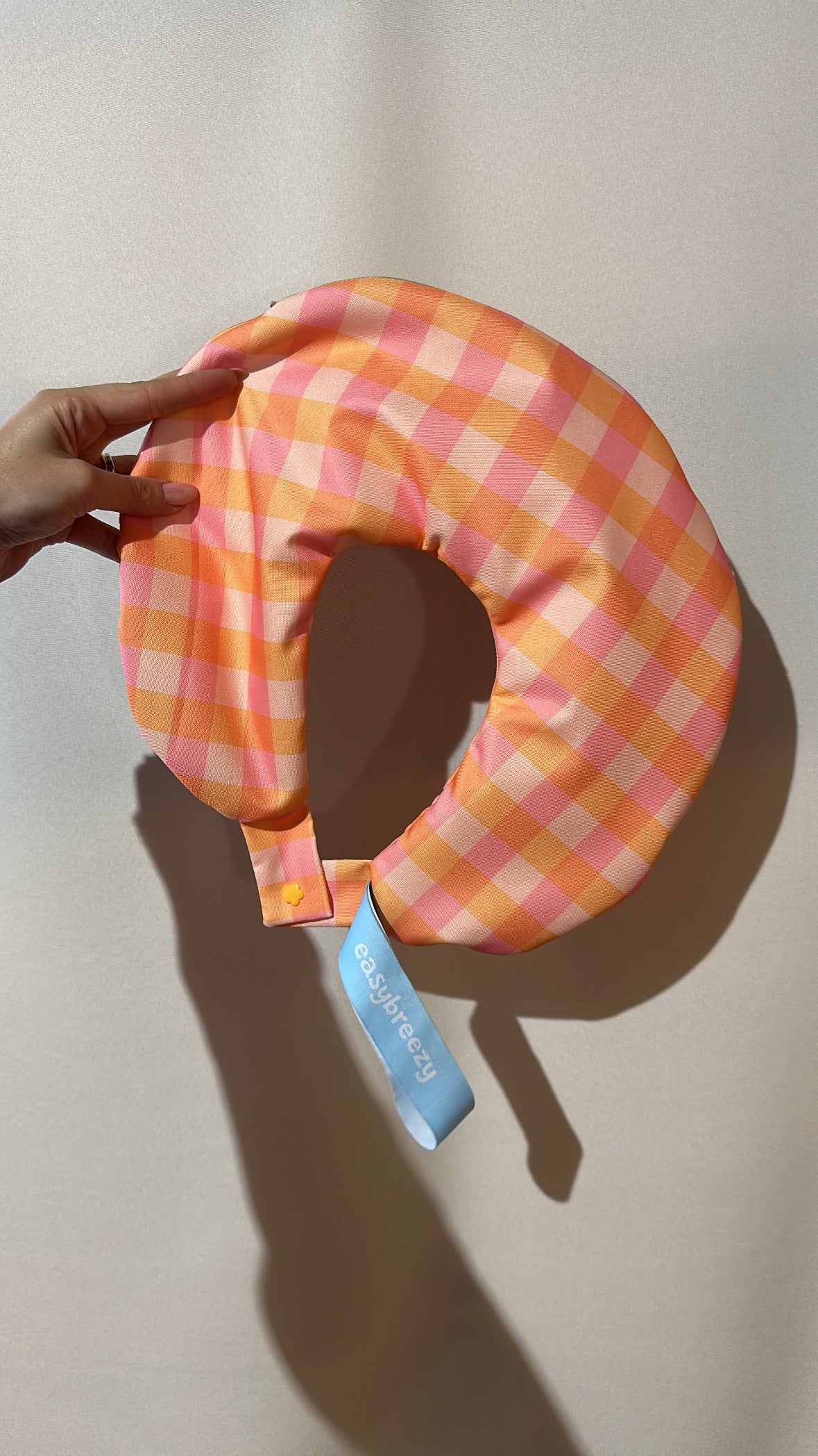 Almofada de viagem para colocar roupa em voos de companhias lowcost
