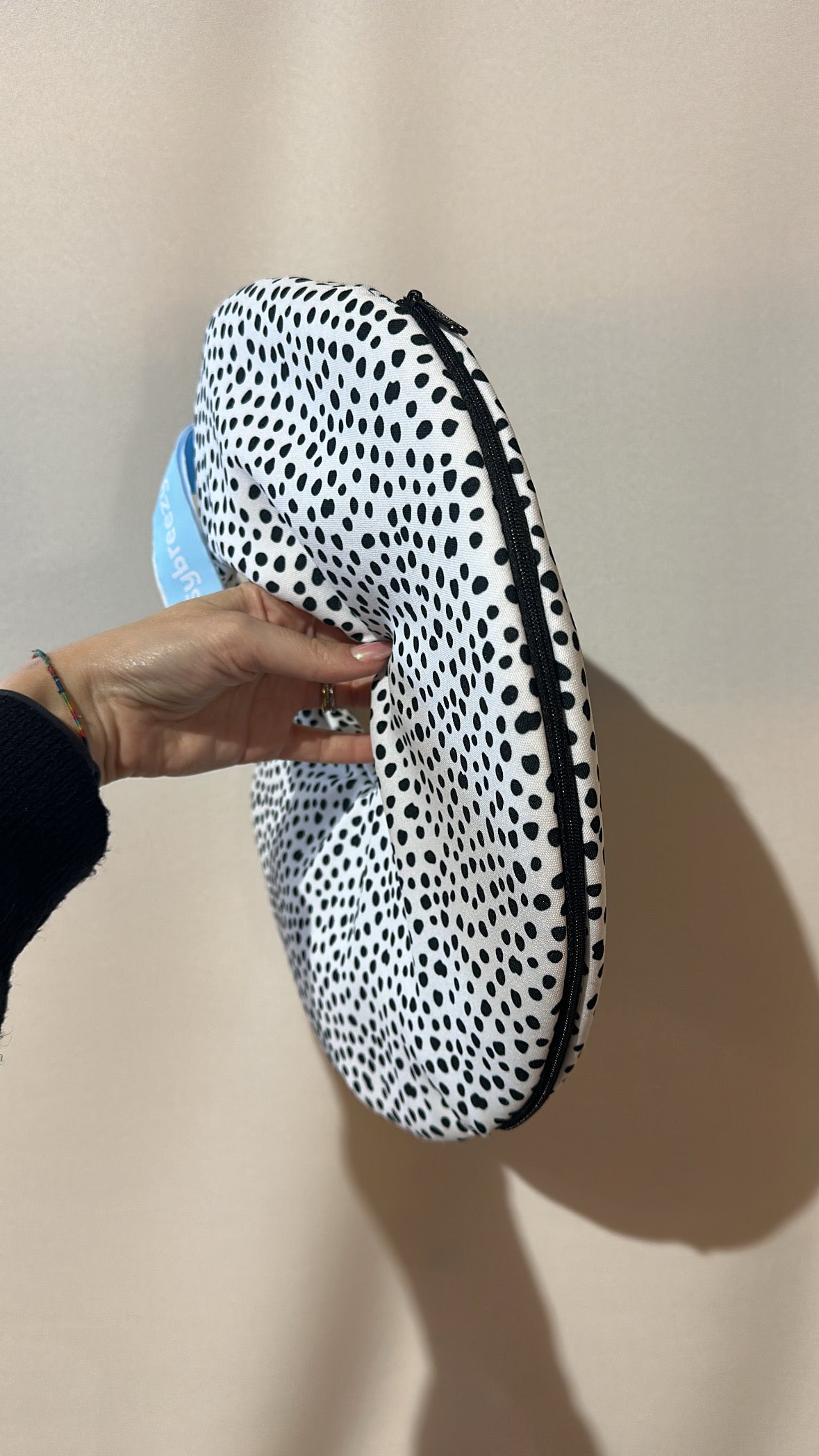 Almofada de viagem para colocar roupa em voos de companhias lowcost
